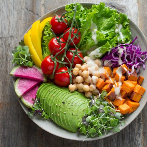 assiettehealthy-nutrition-minceur Assiette constitué de légumes et de protéines végétales